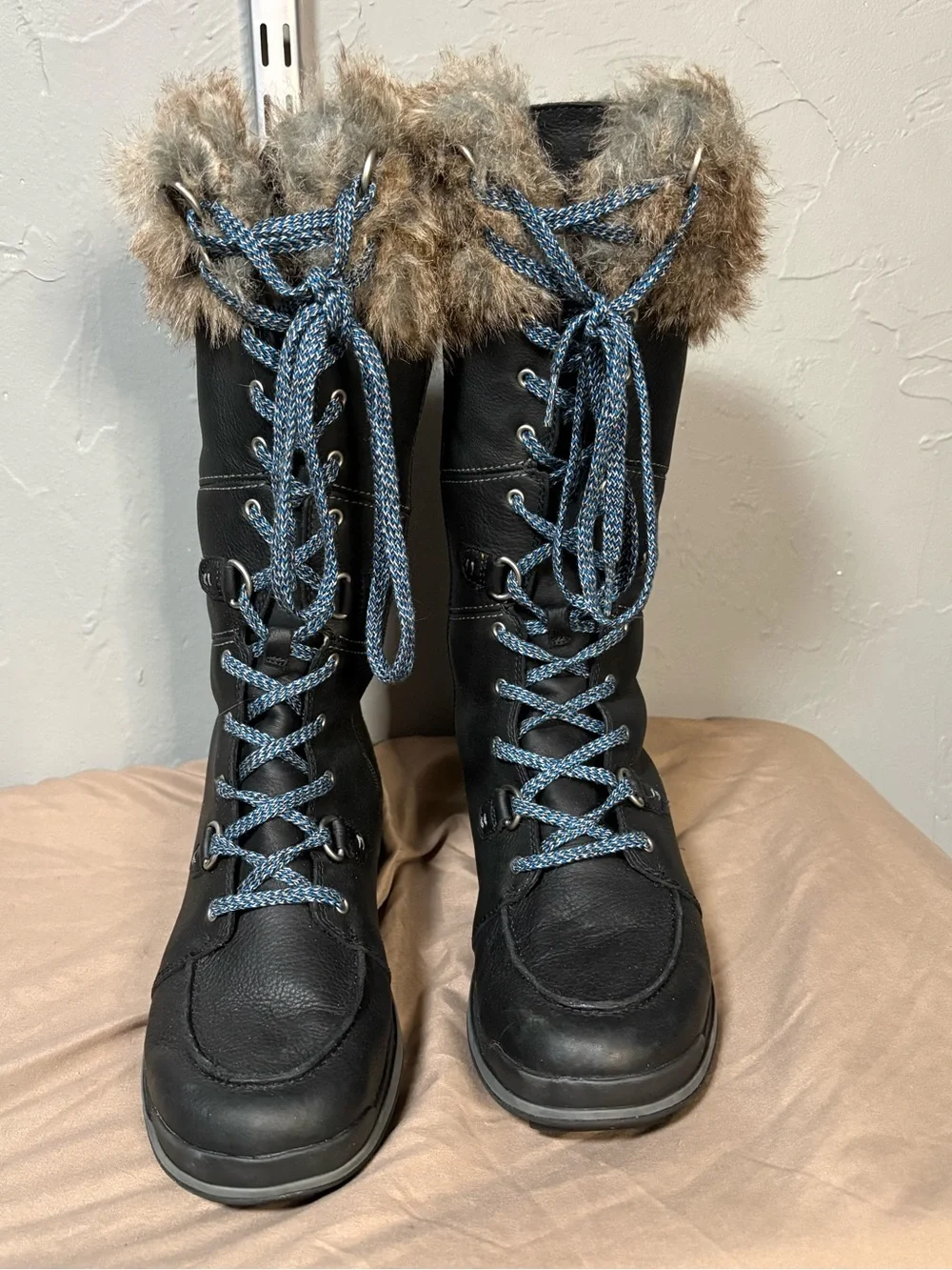 Merrell Black Winter Boots with Faux-Fur Collar and Blue Laces